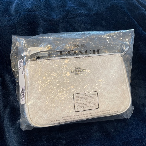 NWOT Coach Nolita 19 Signature Canvas Wristlet Glacier White Silver Hardware - Picture 1 of 12